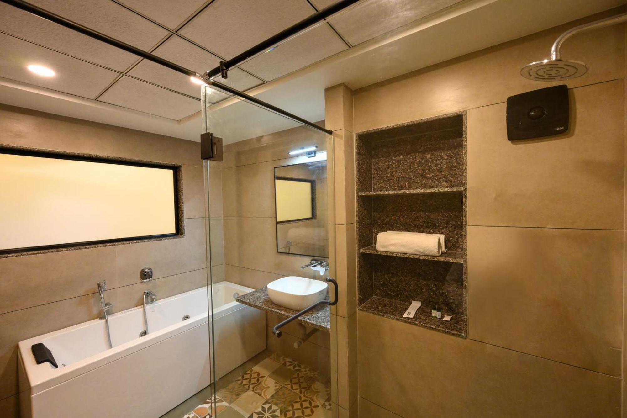 E&G Green Courts Resort At Koroli Hill Station ناسيك المظهر الخارجي الصورة