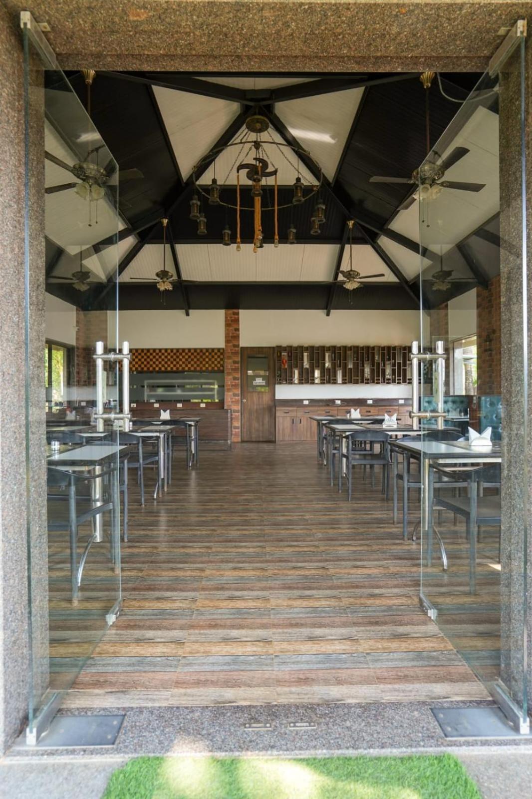 E&G Green Courts Resort At Koroli Hill Station ناسيك المظهر الخارجي الصورة